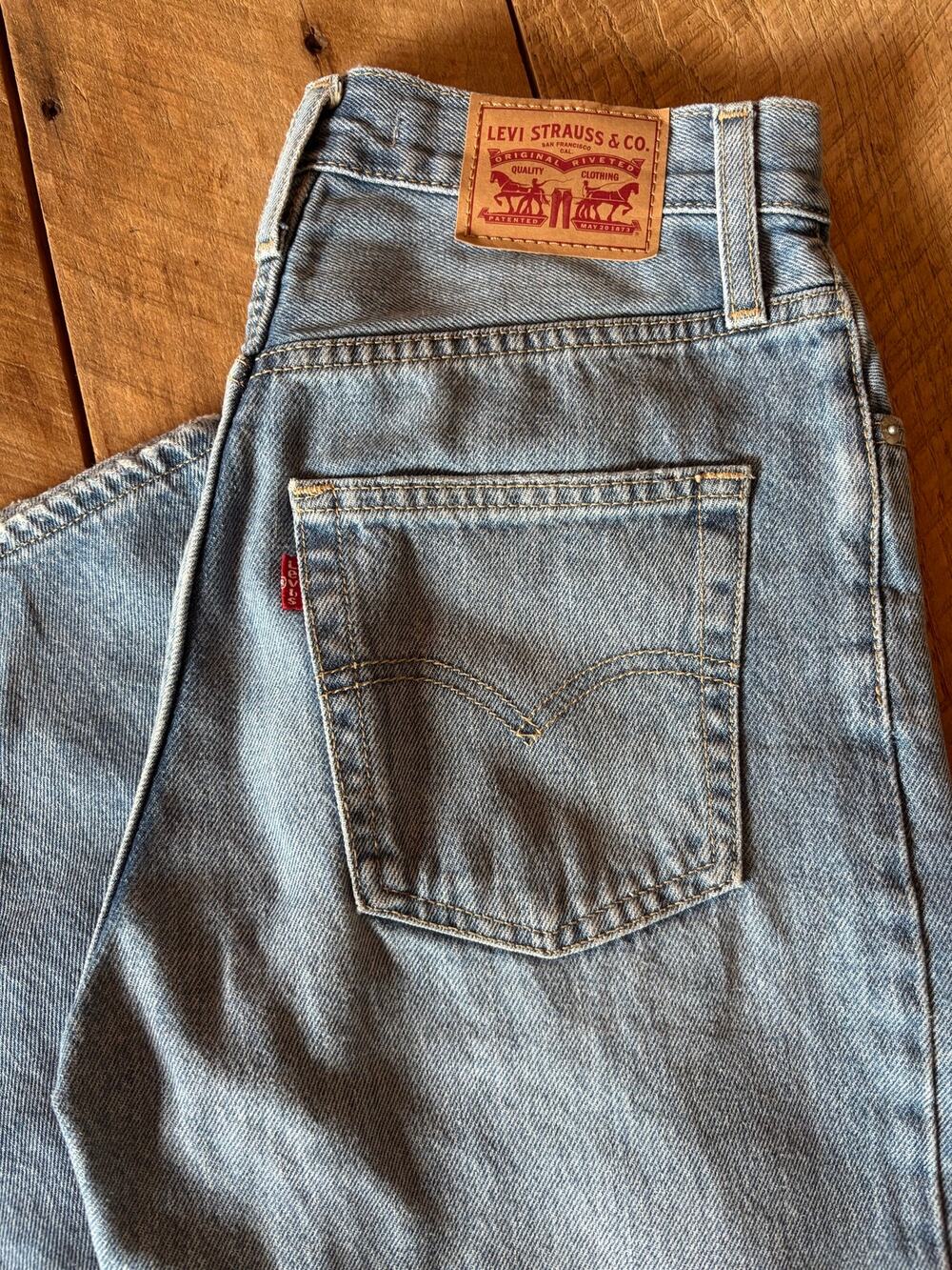 LEVI’S Blue Denim Jeans Ripped Fray Straight Leg High Rise— Women’s Size 25